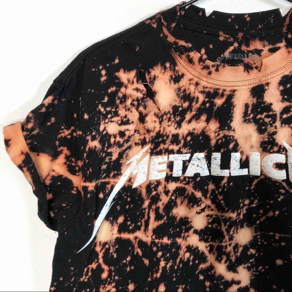 Metallica Logo Distressed Crop Top - Picture 2 of 3